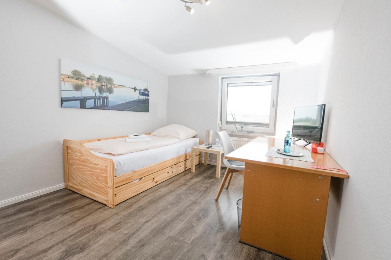 Zum Alten Faehrhaus - Bed & Breakfast Wrohm Esterno foto